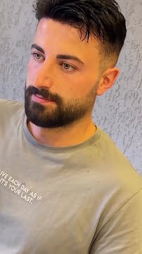 Corte e barba feitos na Leandro Queiroz Hair, Goiânia